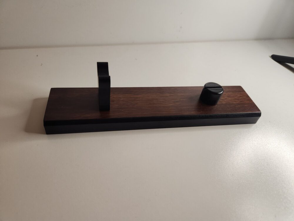 FINISHED KNIFE DISPLAY