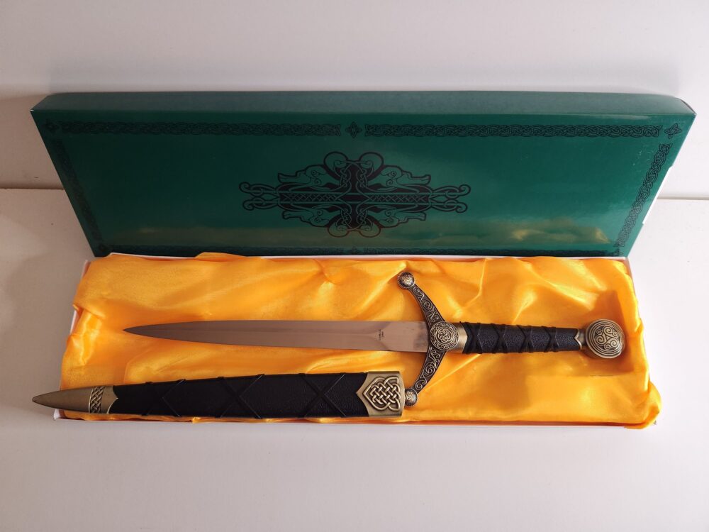 15" GOLD CELTIC KNOT DAGGER