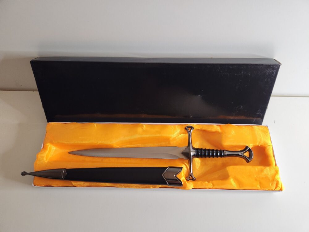 11.75" NEEDLE POINT DAGGER